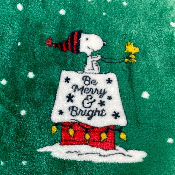 Peanuts Snoopy and Woodstock Christmas Blanket, Green, 50x70 - Picture 3 of 9